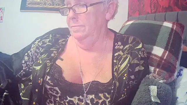 Snapshot of Playful_MILF_Demi chatting on 24, 2, 2026 Playful MILF Demi online show from 24, 2, 2026