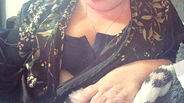 Snapshot of Playful_MILF_Demi chatting on 8, 2, 2026 Playful MILF Demi online show from 8, 2, 2026