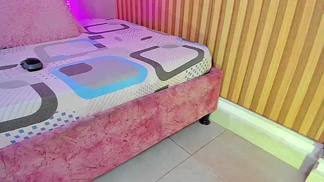 Malory  Jones online show from 16, 10, 2025