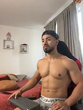 Ezzio Scolaro online show from 4, 2, 2026