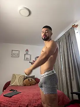 Ezzio Scolaro online show from 8, 11, 2025