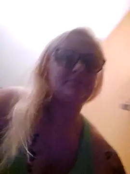 NieMaJazdyBezGwiazdy7883 online show from 17, 10, 2025