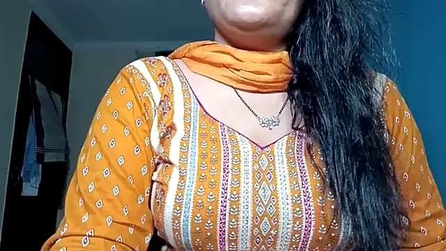 Snapshot of horny_milf_couple chatting on 20, 4, 2026 horny milf couple online show from 20, 4, 2026