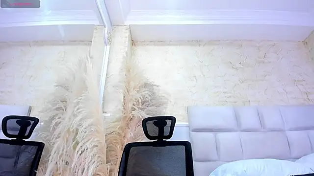 ScarletEvanss  online show from 8, 4, 2026