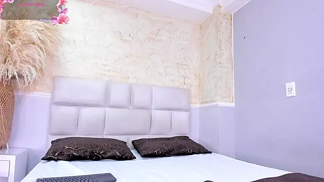 ScarletEvanss  online show from 21, 12, 2025