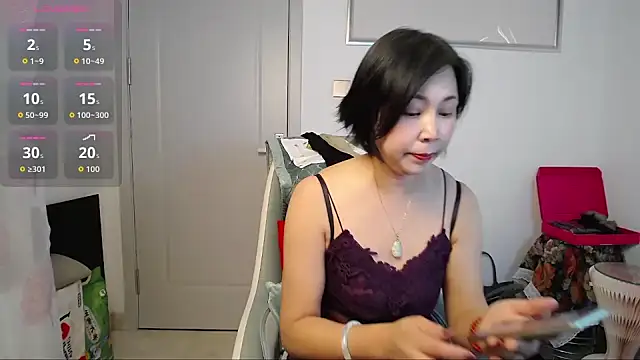 selinajuan online show from 6, 11, 2025