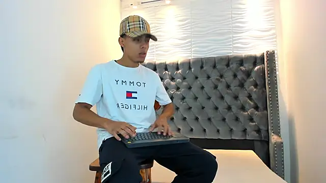 Snapshot of JACCOCK_4 chatting on 4, 11, 2025 JACCOCK 4 online show from 4, 11, 2025