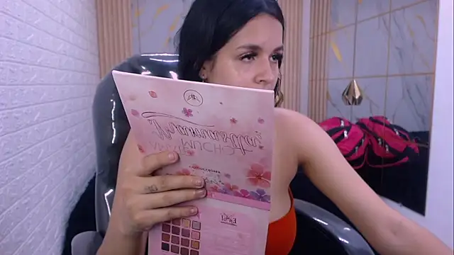 Snapshot of neiti_milk chatting on 3, 12, 2025 neiti milk online show from 3, 12, 2025