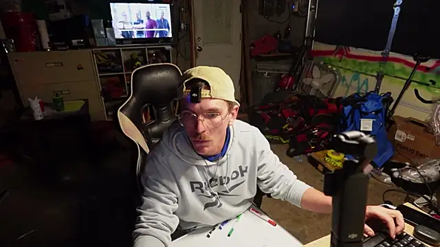 AverageMaleJay online show from 4, 11, 2025