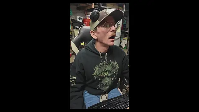 AverageMaleJay online show from 7, 11, 2025