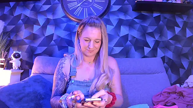 Delichieuse5 online show from 6, 3, 2025