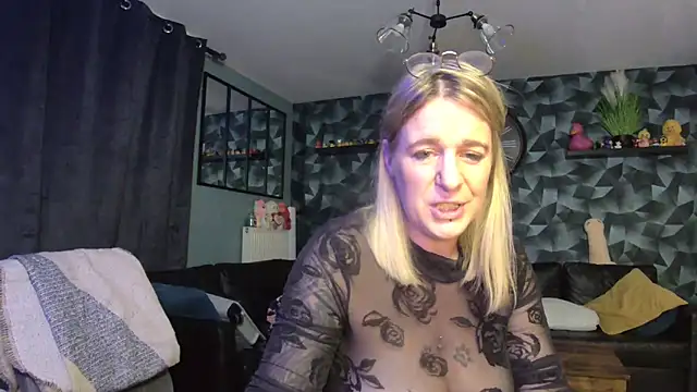 Delichieuse5 online show from 7, 10, 2025