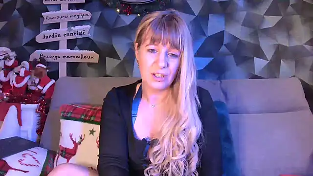 Delichieuse5 online show from 3, 1, 2025