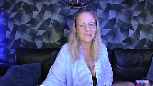 Delichieuse5 online show from 9, 6, 2026