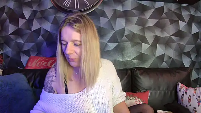 Delichieuse5 online show from 3, 12, 2025