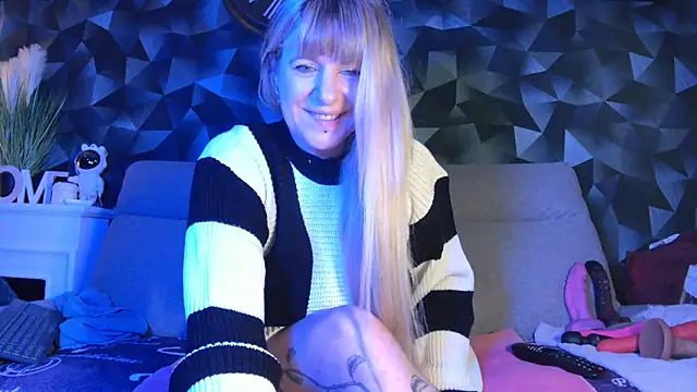 Delichieuse5 online show from 6, 2, 2025