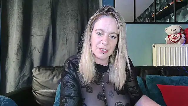 Delichieuse5 online show from 6, 5, 2026