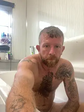 Snapshot of MrandMrsG25xx chatting on 14, 11, 2025 MrandMrsG25xx online show from 14, 11, 2025