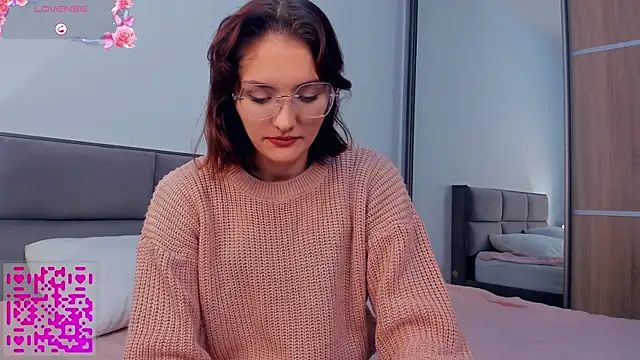 LorrieDegonia online show from 13, 10, 2025