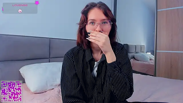 LorrieDegonia online show from 21, 10, 2025