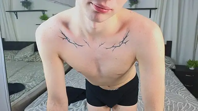 Cute Mike online show from 27, 10, 2025