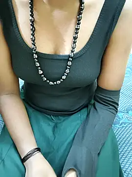 Snapshot of Chennai-couples chatting on 6, 11, 2025 Chennai-couples online show from 6, 11, 2025