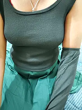 Snapshot of Chennai-couples chatting on 28, 10, 2025 Chennai-couples online show from 28, 10, 2025