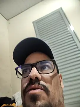 IncomingEssence478 online show from 18, 12, 2025