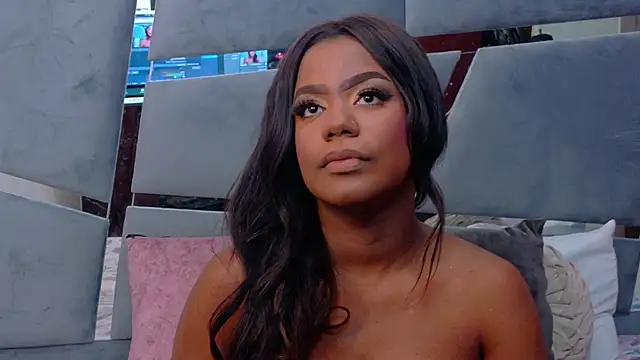 Snapshot of LorraiineJohnson chatting on 6, 11, 2025 LorraiineJohnson online show from 6, 11, 2025