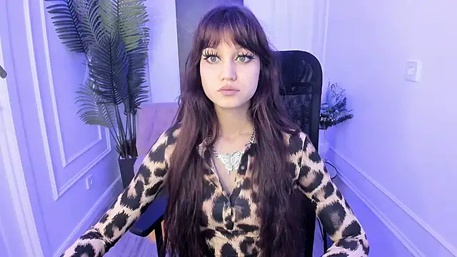 TiffanyYounge online show from 10, 11, 2025