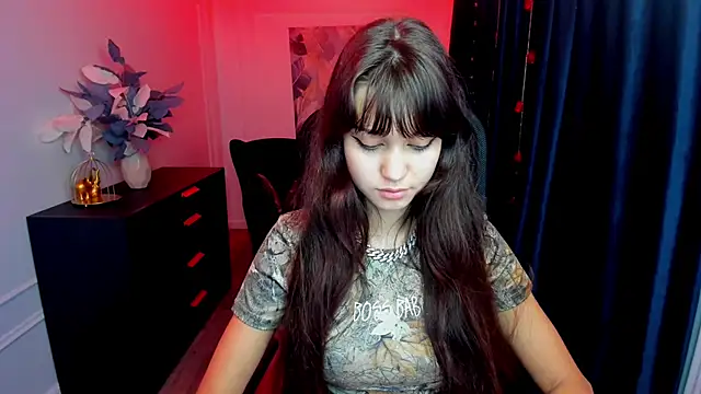 TiffanyYounge online show from 15, 11, 2025