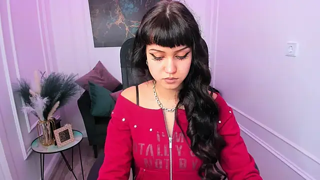 TiffanyYounge online show from 6, 4, 2026