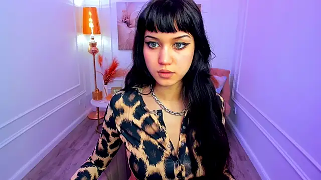 TiffanyYounge online show from 7, 4, 2026