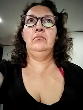 -saraqueen- online show from 17, 10, 2025