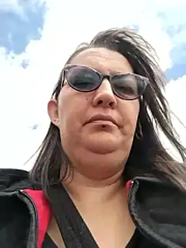 -saraqueen- online show from 3, 12, 2025