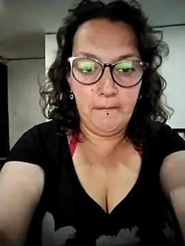 -saraqueen- online show from 21, 10, 2025