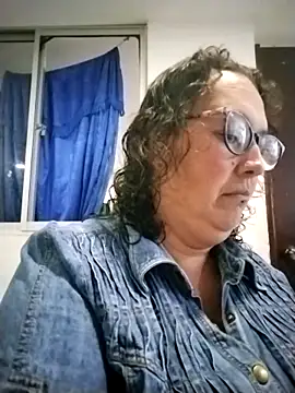 -saraqueen- online show from 15, 10, 2025