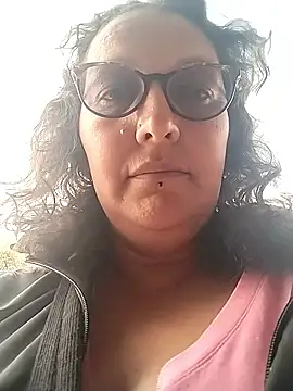 -saraqueen- online show from 1, 12, 2025