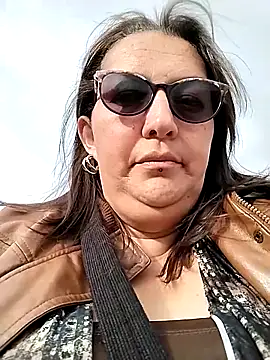 -saraqueen- online show from 2, 12, 2025