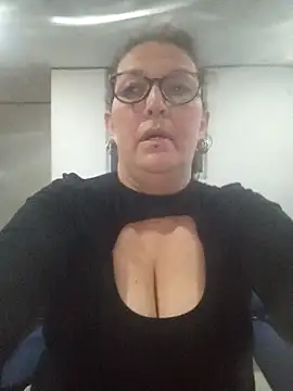 -saraqueen- online show from 23, 10, 2025