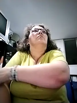 -saraqueen- online show from 9, 11, 2025