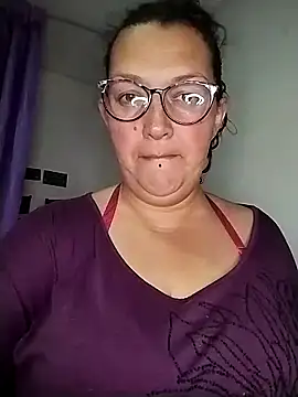 -saraqueen- online show from 11, 11, 2025