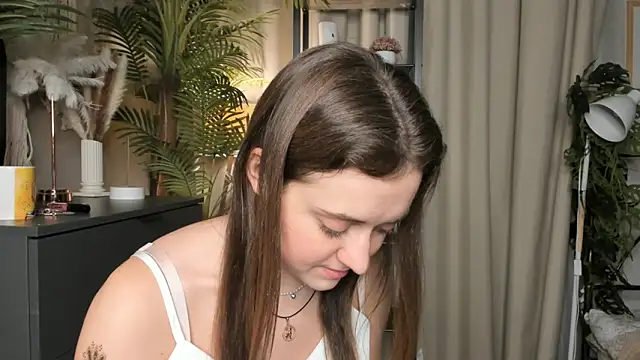 ThelmaJusto online show from 6, 11, 2025