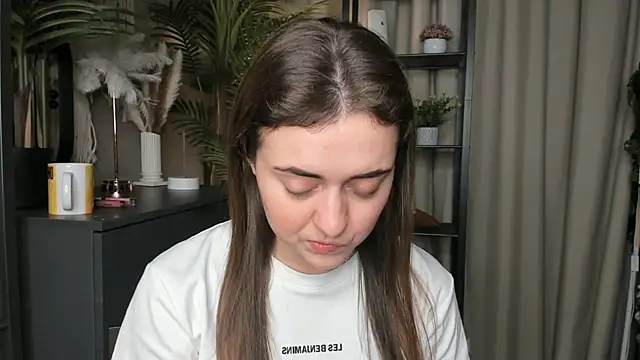 ThelmaJusto online show from 9, 11, 2025