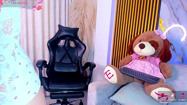 alejagarcia  online show from 10, 10, 2025