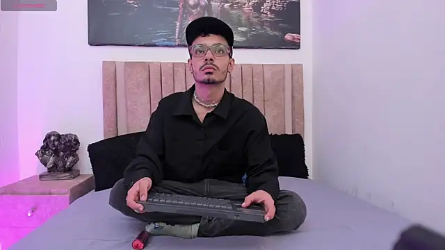 Timothe Evans online show from 30, 10, 2025