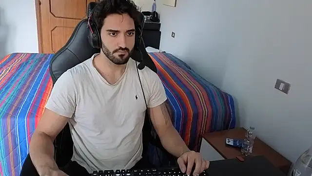 Al3xox02 online show from 2, 4, 2026