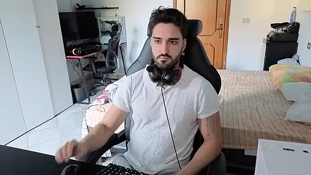 Al3xox02 online show from 8, 2, 2026