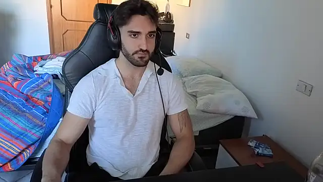 Al3xox02 online show from 8, 4, 2026