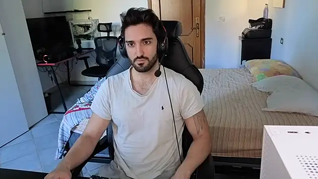 Al3xox02 online show from 13, 2, 2026